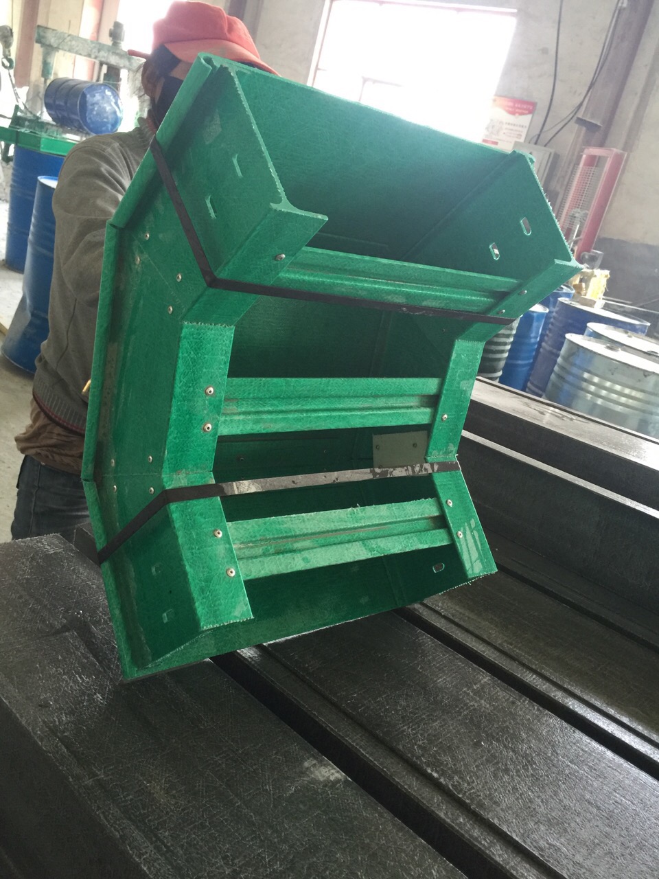 玻璃鋼電纜橋架400*260的安裝要求